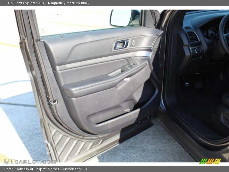 Magnetic / Medium Black 2019 Ford Explorer XLT