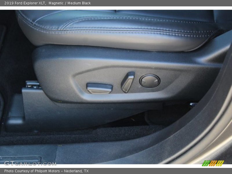 Magnetic / Medium Black 2019 Ford Explorer XLT