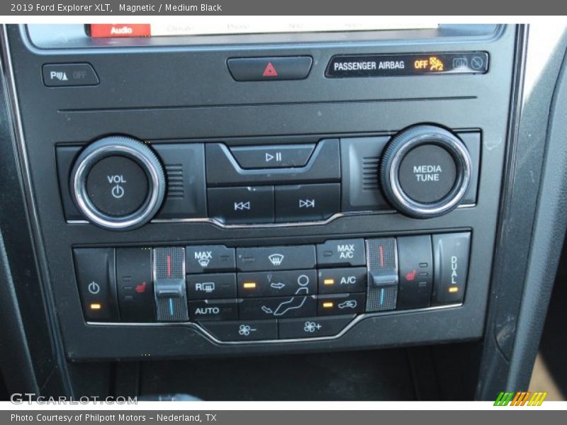 Magnetic / Medium Black 2019 Ford Explorer XLT