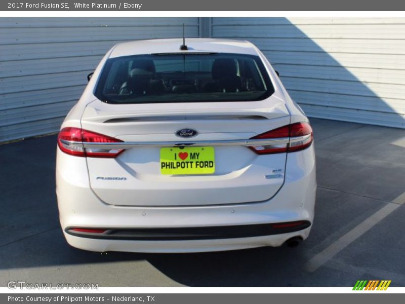 White Platinum / Ebony 2017 Ford Fusion SE