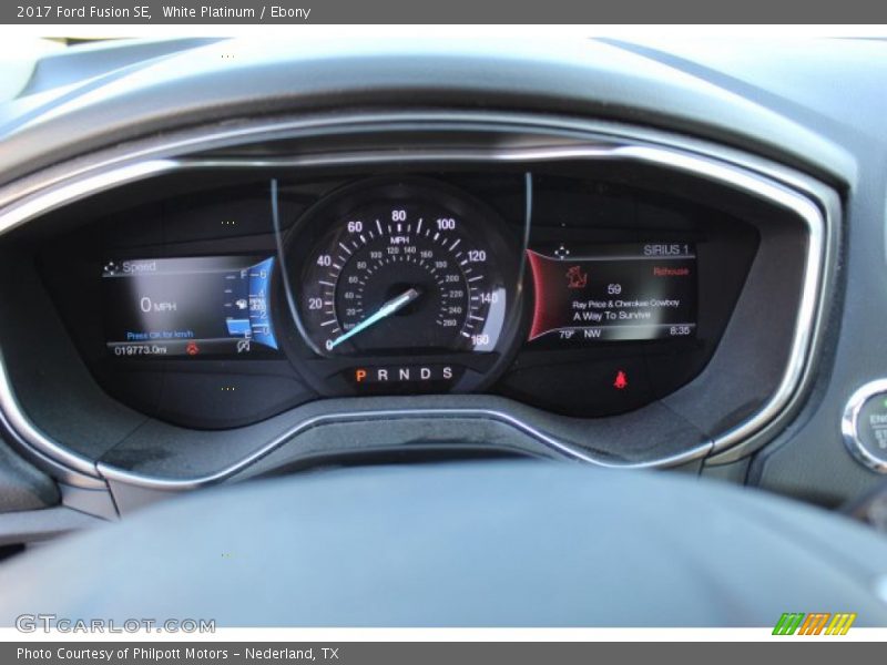 White Platinum / Ebony 2017 Ford Fusion SE