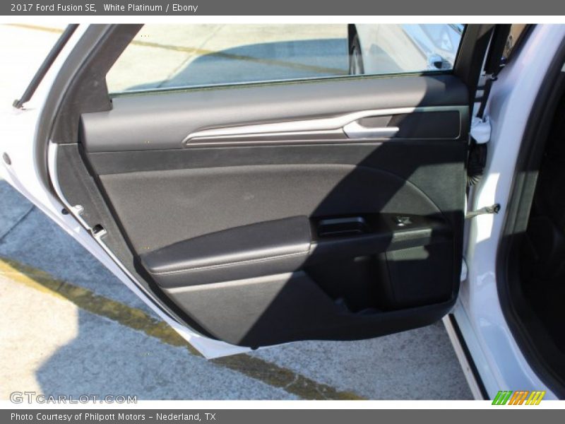 White Platinum / Ebony 2017 Ford Fusion SE