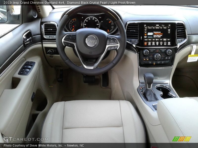 Diamond Black Crystal Pearl / Light Frost/Brown 2019 Jeep Grand Cherokee Overland 4x4