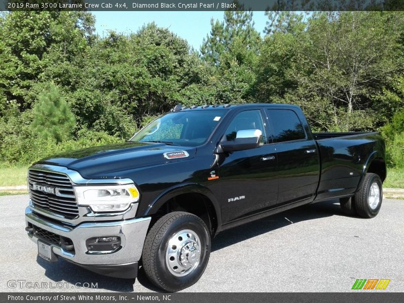 Front 3/4 View of 2019 3500 Laramie Crew Cab 4x4