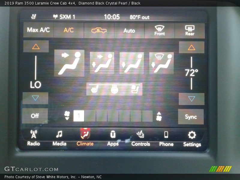 Controls of 2019 3500 Laramie Crew Cab 4x4