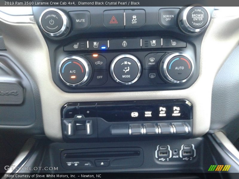 Controls of 2019 3500 Laramie Crew Cab 4x4