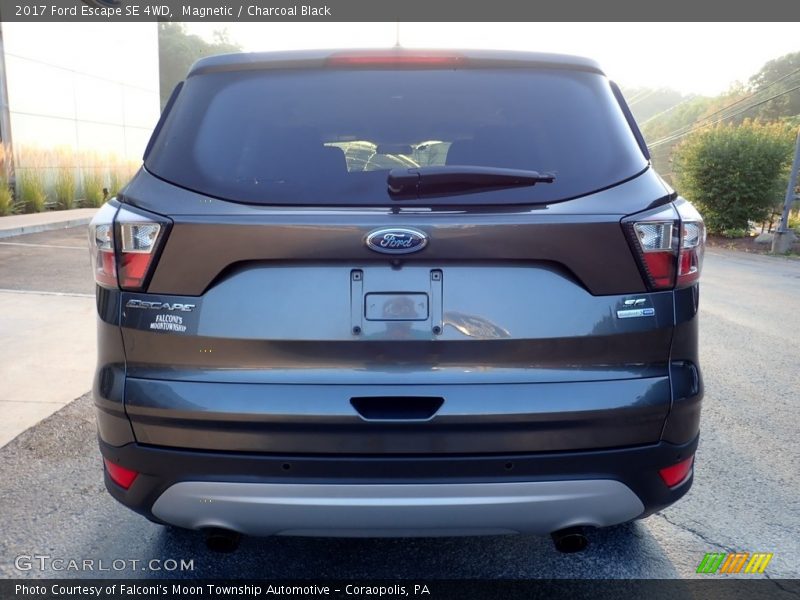 Magnetic / Charcoal Black 2017 Ford Escape SE 4WD