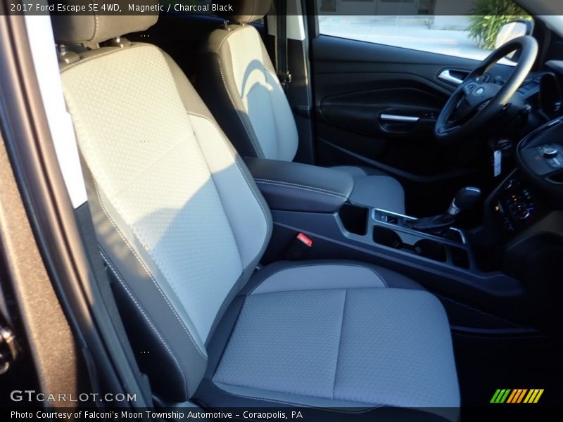 Magnetic / Charcoal Black 2017 Ford Escape SE 4WD