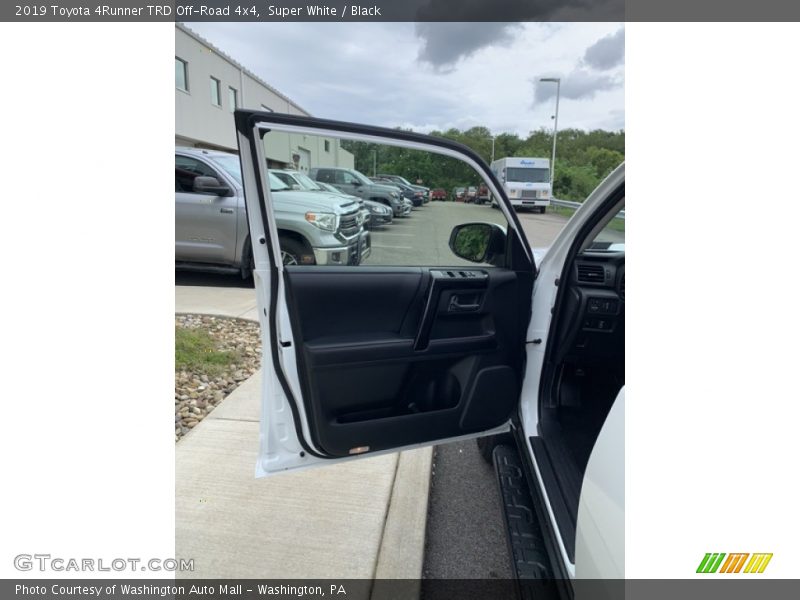 Super White / Black 2019 Toyota 4Runner TRD Off-Road 4x4