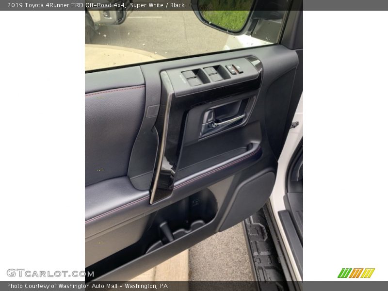 Super White / Black 2019 Toyota 4Runner TRD Off-Road 4x4