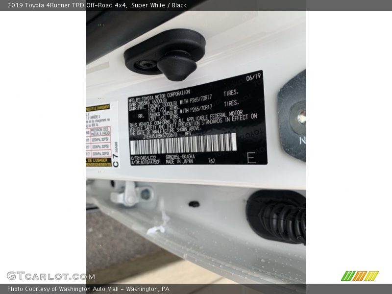 Super White / Black 2019 Toyota 4Runner TRD Off-Road 4x4