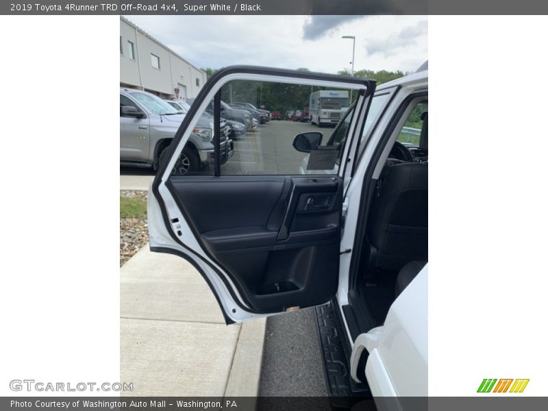 Super White / Black 2019 Toyota 4Runner TRD Off-Road 4x4