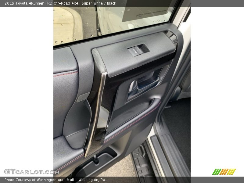 Super White / Black 2019 Toyota 4Runner TRD Off-Road 4x4