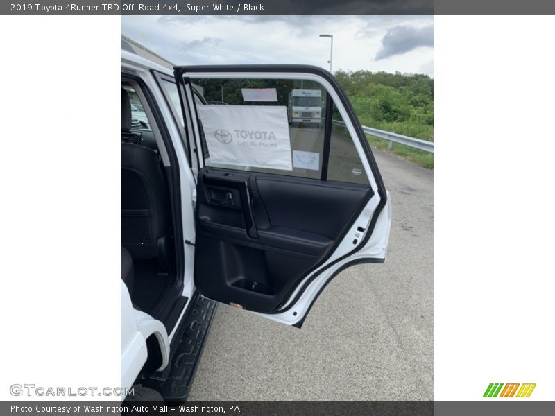 Super White / Black 2019 Toyota 4Runner TRD Off-Road 4x4