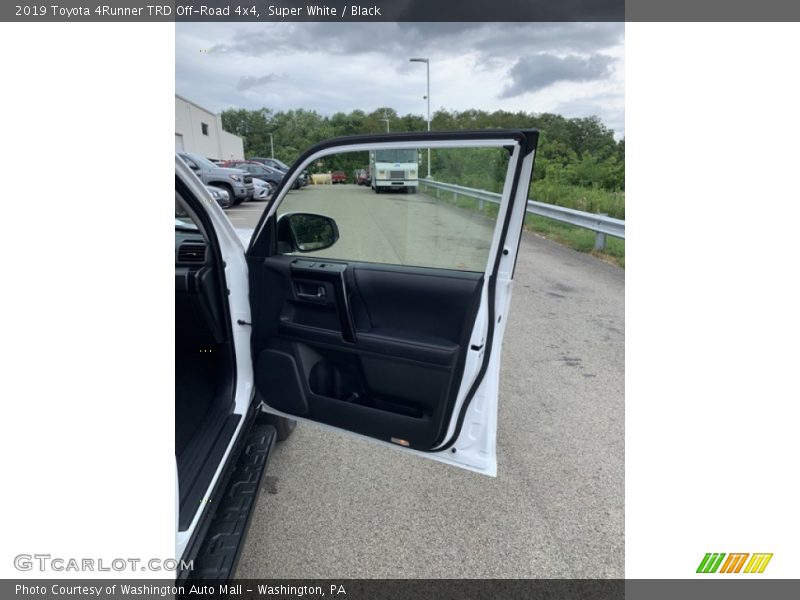 Super White / Black 2019 Toyota 4Runner TRD Off-Road 4x4