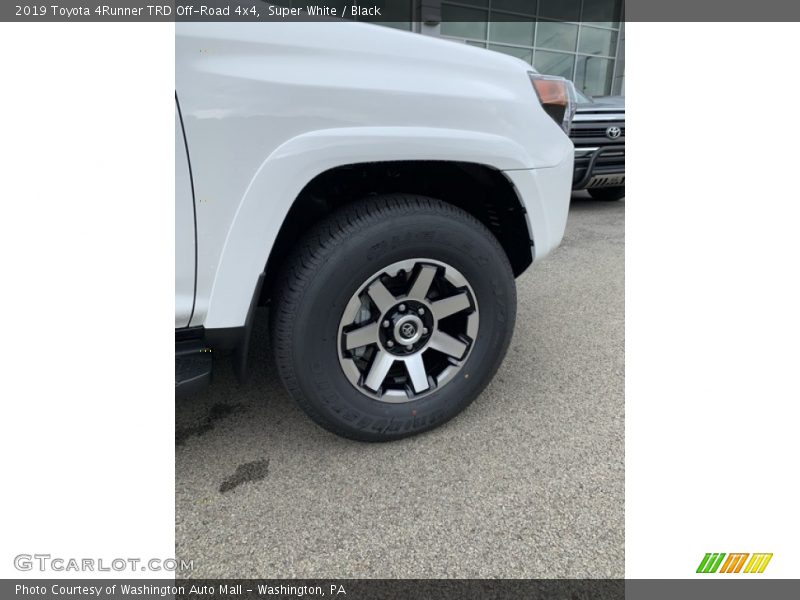 Super White / Black 2019 Toyota 4Runner TRD Off-Road 4x4