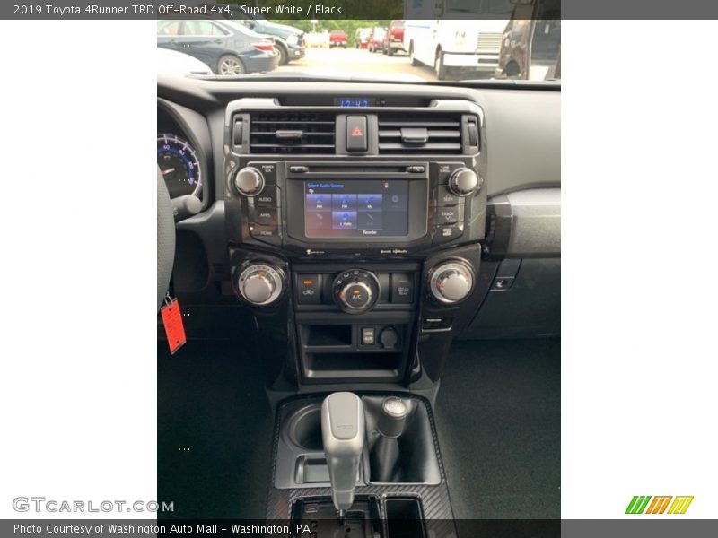 Super White / Black 2019 Toyota 4Runner TRD Off-Road 4x4