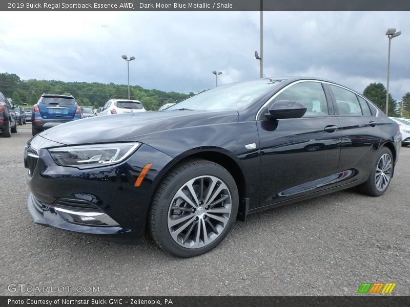 Front 3/4 View of 2019 Regal Sportback Essence AWD
