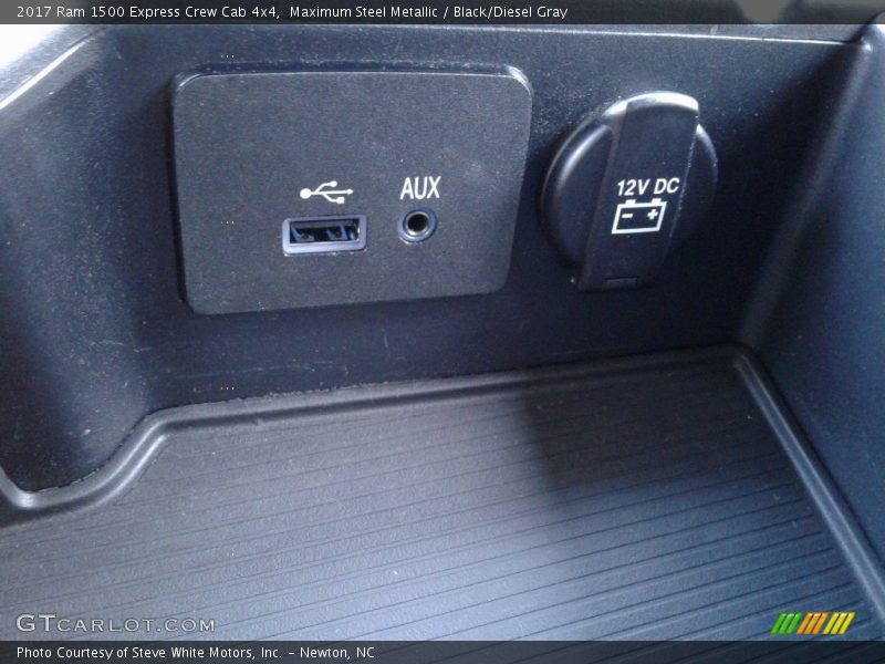 Maximum Steel Metallic / Black/Diesel Gray 2017 Ram 1500 Express Crew Cab 4x4