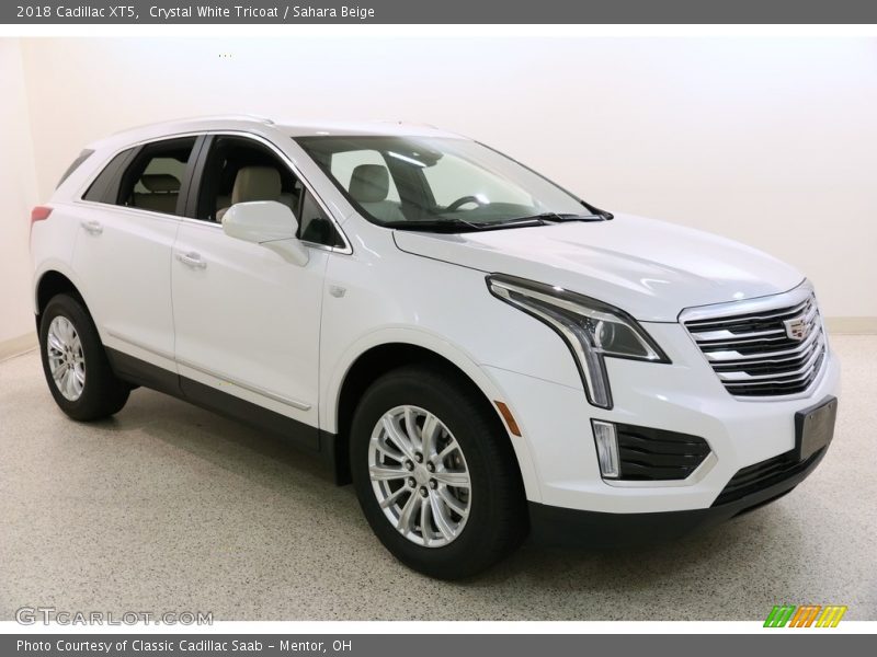 Crystal White Tricoat / Sahara Beige 2018 Cadillac XT5