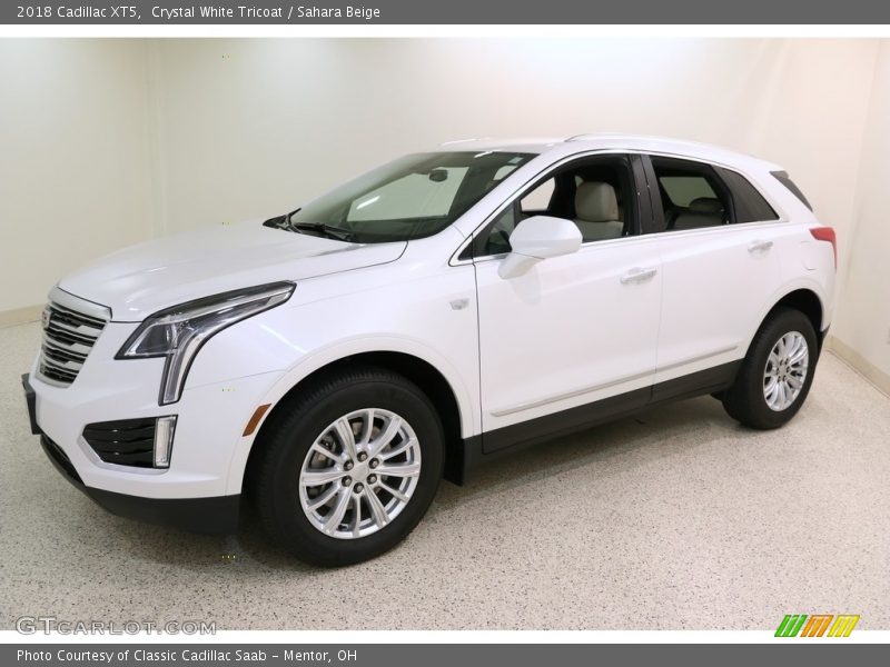 Crystal White Tricoat / Sahara Beige 2018 Cadillac XT5