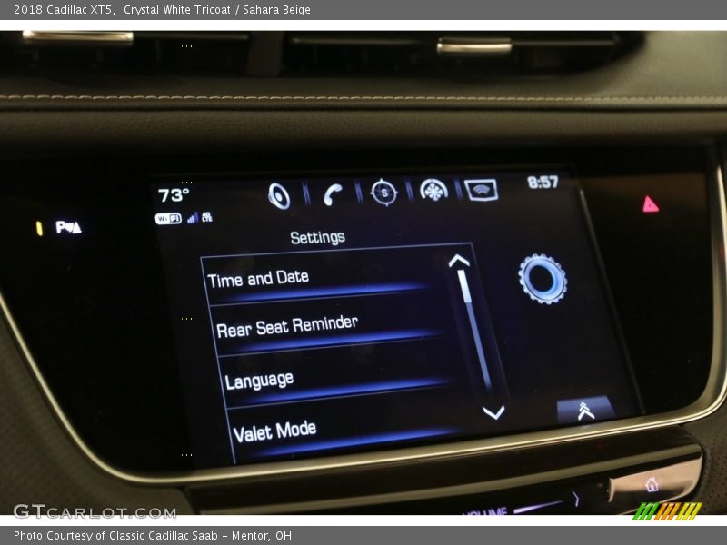 Crystal White Tricoat / Sahara Beige 2018 Cadillac XT5