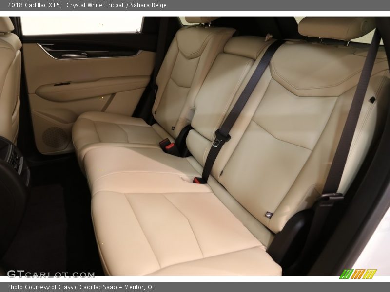 Crystal White Tricoat / Sahara Beige 2018 Cadillac XT5