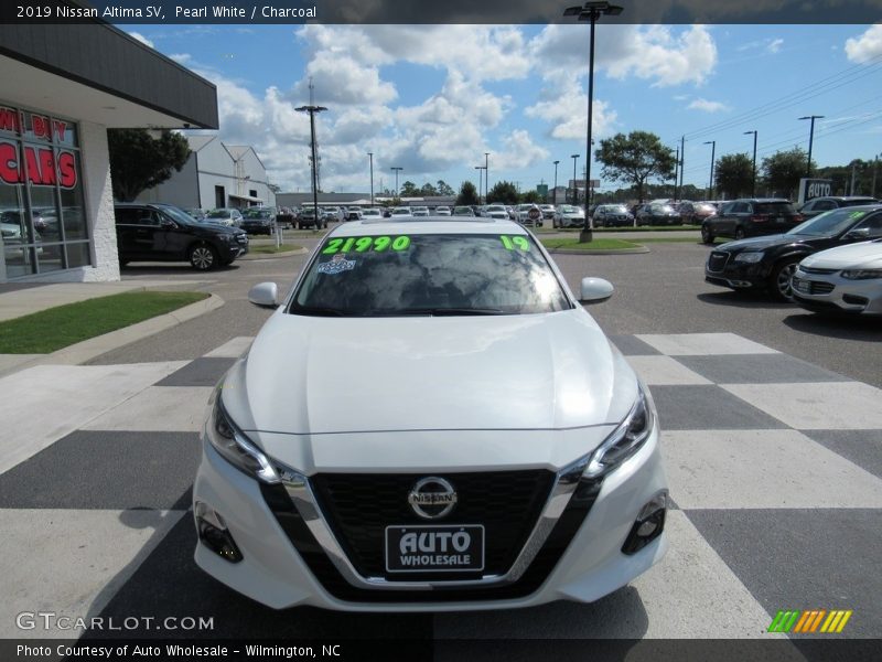 Pearl White / Charcoal 2019 Nissan Altima SV
