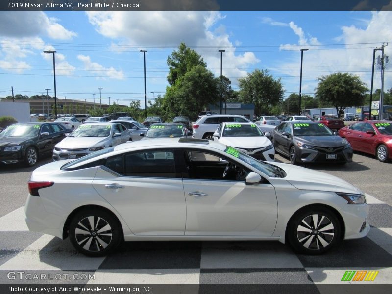 Pearl White / Charcoal 2019 Nissan Altima SV