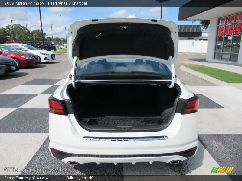 Pearl White / Charcoal 2019 Nissan Altima SV