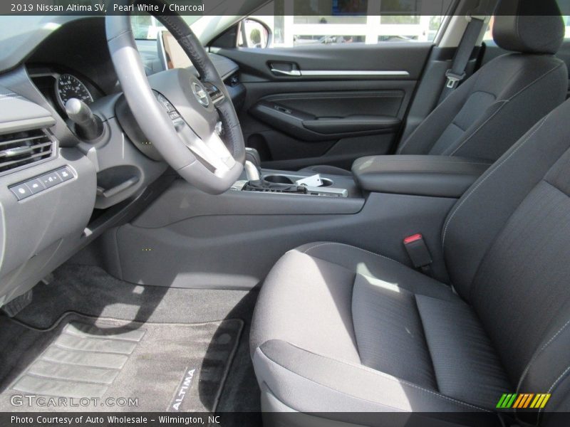 Pearl White / Charcoal 2019 Nissan Altima SV