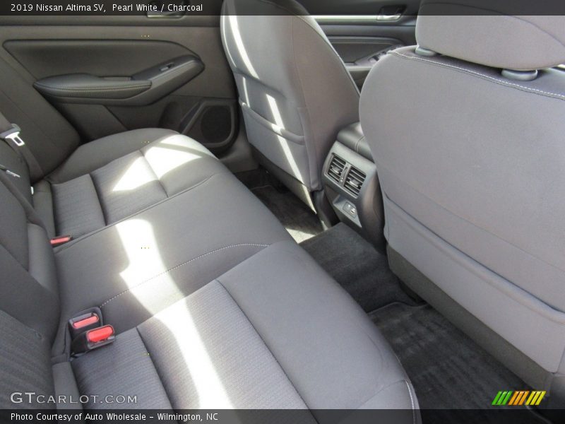 Pearl White / Charcoal 2019 Nissan Altima SV