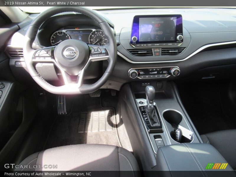 Pearl White / Charcoal 2019 Nissan Altima SV