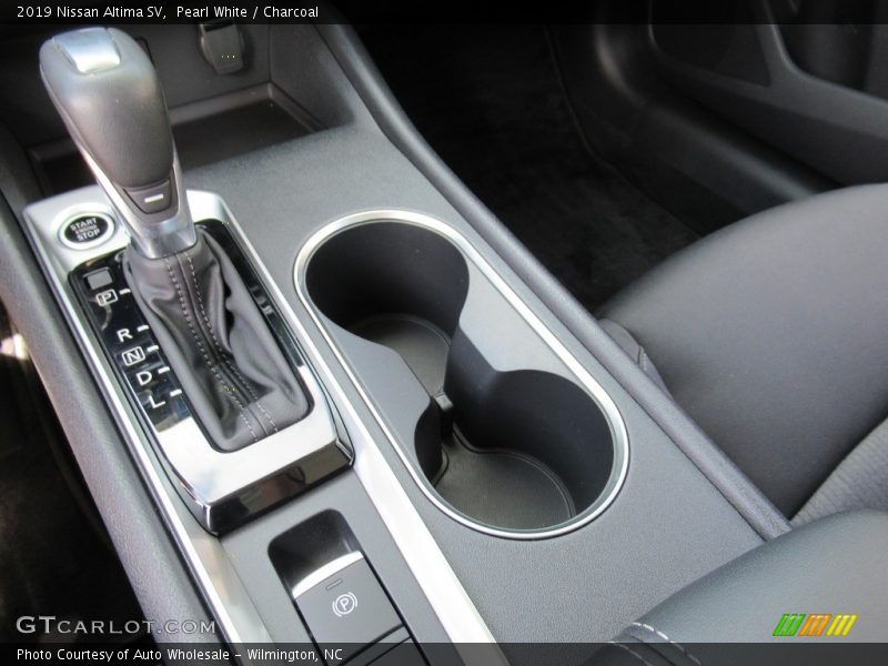 Pearl White / Charcoal 2019 Nissan Altima SV
