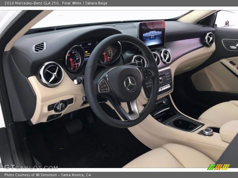 Polar White / Sahara Beige 2019 Mercedes-Benz GLA 250