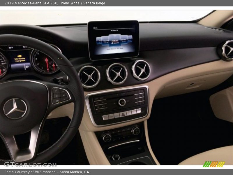 Polar White / Sahara Beige 2019 Mercedes-Benz GLA 250
