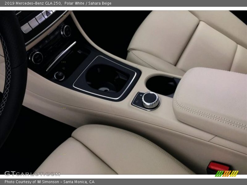 Polar White / Sahara Beige 2019 Mercedes-Benz GLA 250