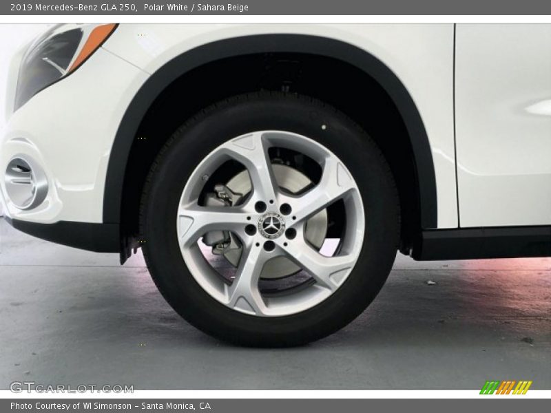 Polar White / Sahara Beige 2019 Mercedes-Benz GLA 250