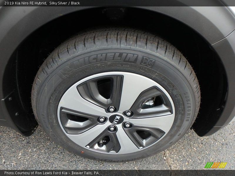 Silky Silver / Black 2019 Kia Niro FE Hybrid