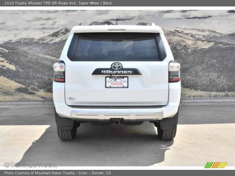 Super White / Black 2019 Toyota 4Runner TRD Off-Road 4x4