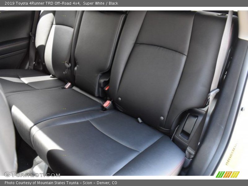 Super White / Black 2019 Toyota 4Runner TRD Off-Road 4x4