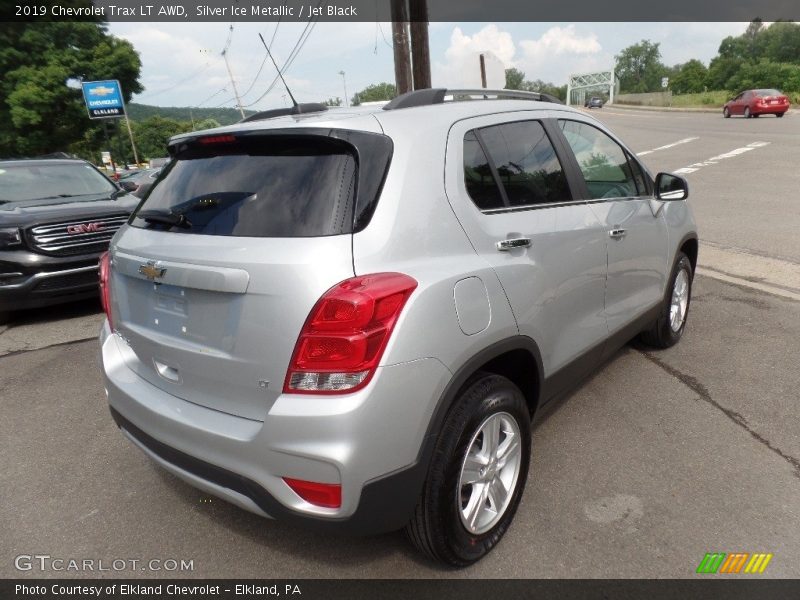 Silver Ice Metallic / Jet Black 2019 Chevrolet Trax LT AWD