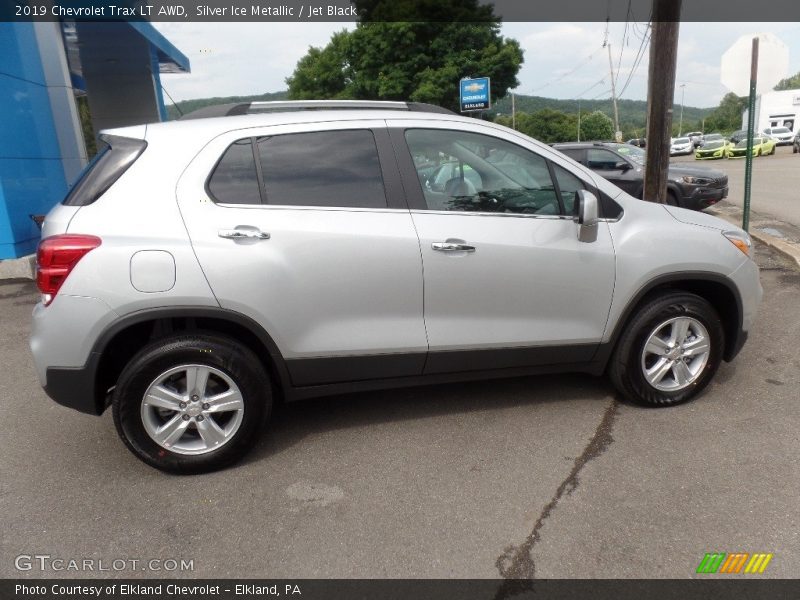 Silver Ice Metallic / Jet Black 2019 Chevrolet Trax LT AWD