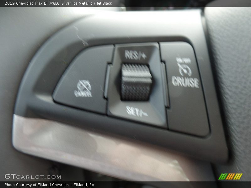 Silver Ice Metallic / Jet Black 2019 Chevrolet Trax LT AWD