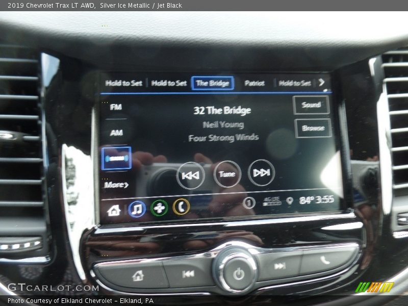 Silver Ice Metallic / Jet Black 2019 Chevrolet Trax LT AWD
