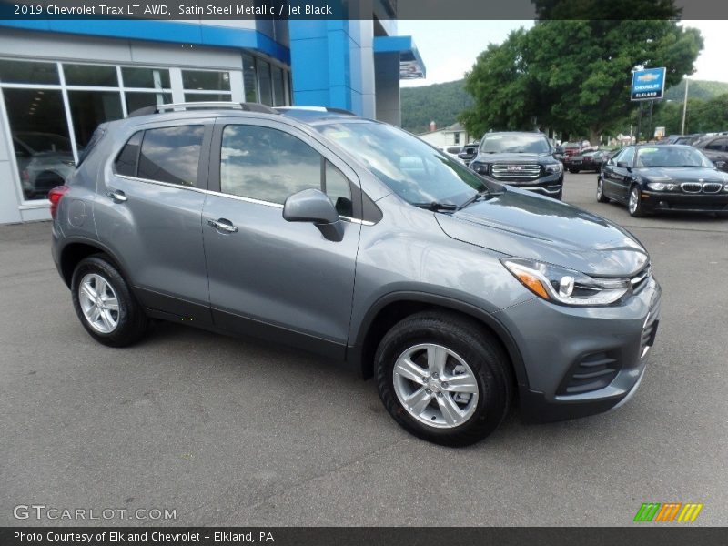 Front 3/4 View of 2019 Trax LT AWD