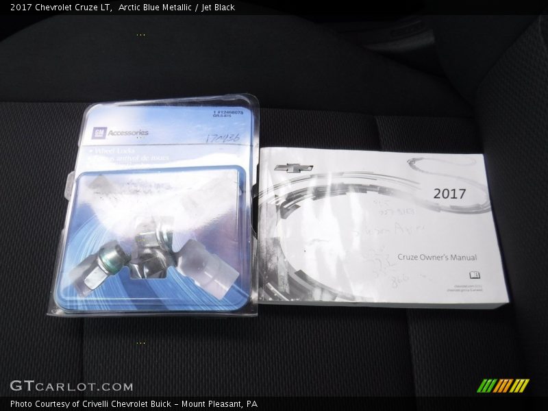 Arctic Blue Metallic / Jet Black 2017 Chevrolet Cruze LT