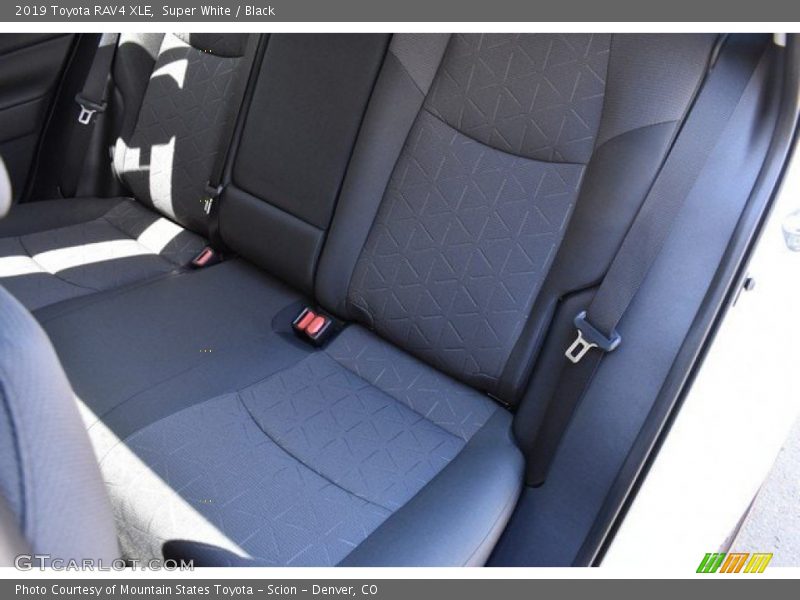 Super White / Black 2019 Toyota RAV4 XLE