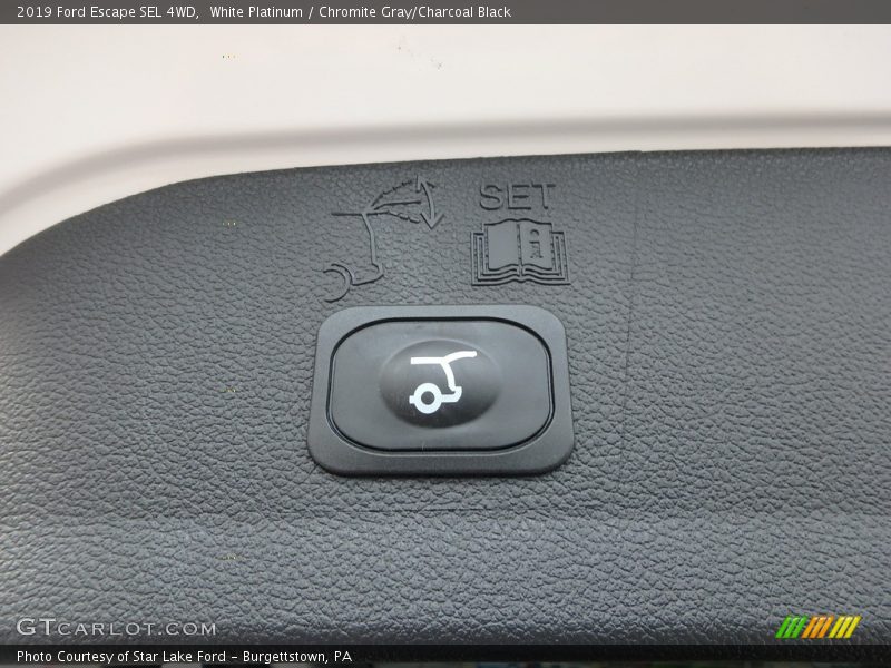 White Platinum / Chromite Gray/Charcoal Black 2019 Ford Escape SEL 4WD