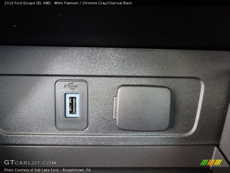 White Platinum / Chromite Gray/Charcoal Black 2019 Ford Escape SEL 4WD